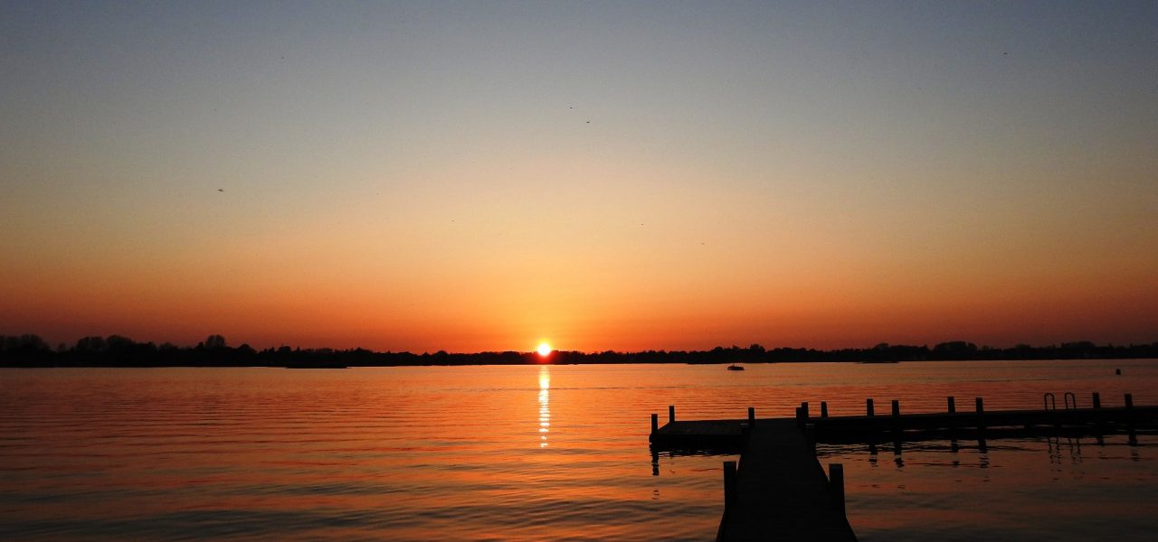 Mooie zonsopkomsten en zonsondergangen door Saharastof op komst