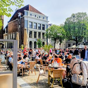 April was zeer droog, zeer zonnig en zacht