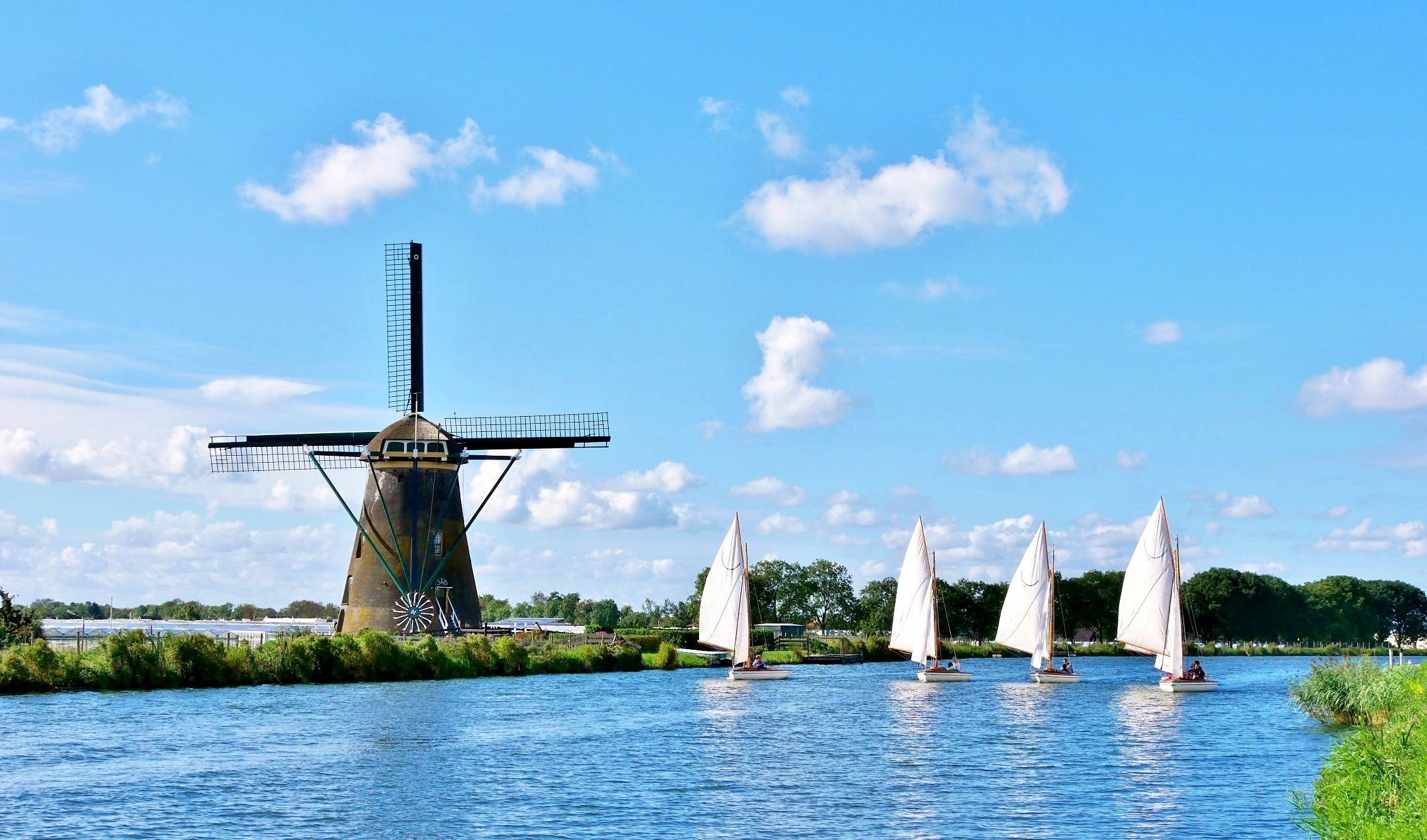 Wolkenluchten - Hollands zomerweer - Windmolens - Zeilboten