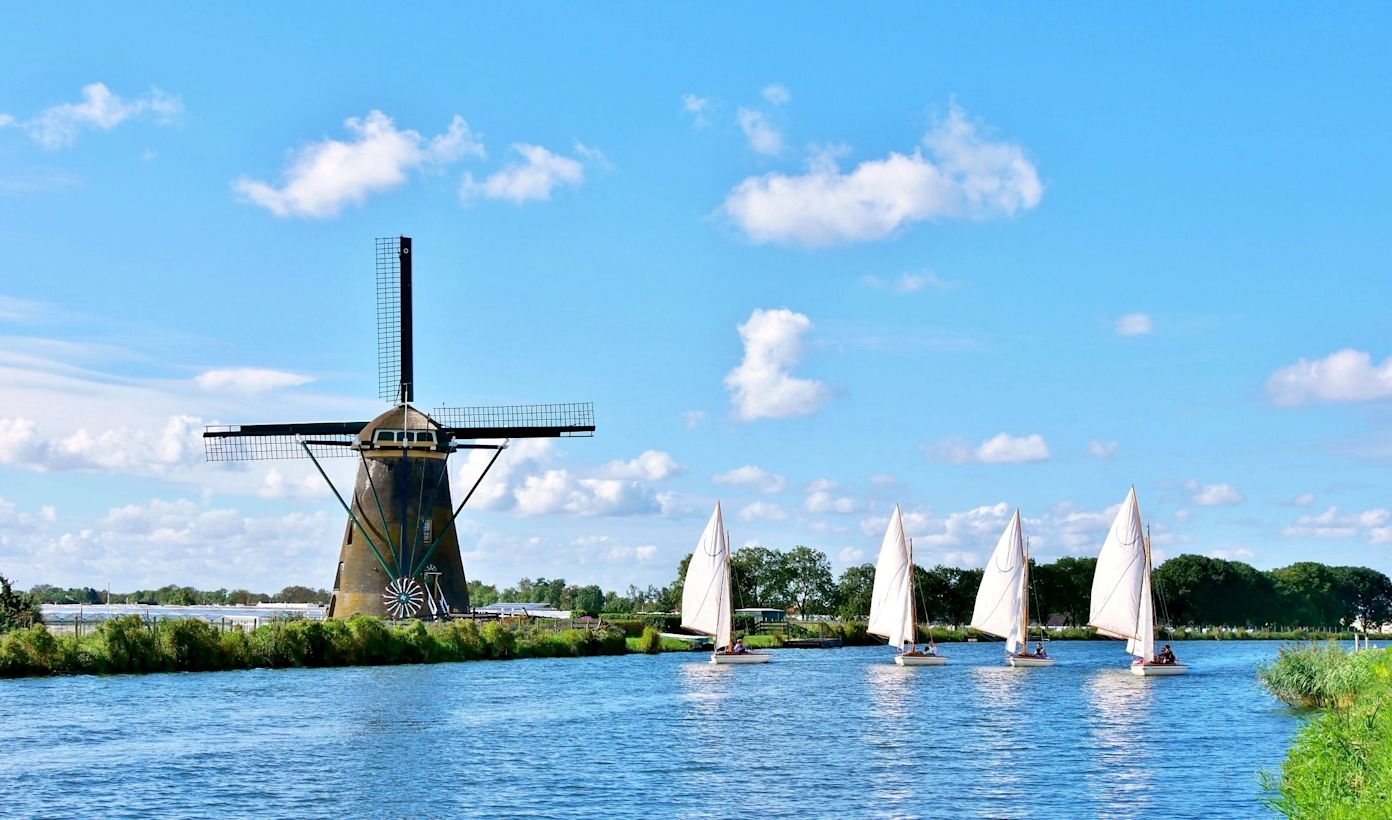 Wolkenluchten - Hollands zomerweer - Windmolens - Zeilboten