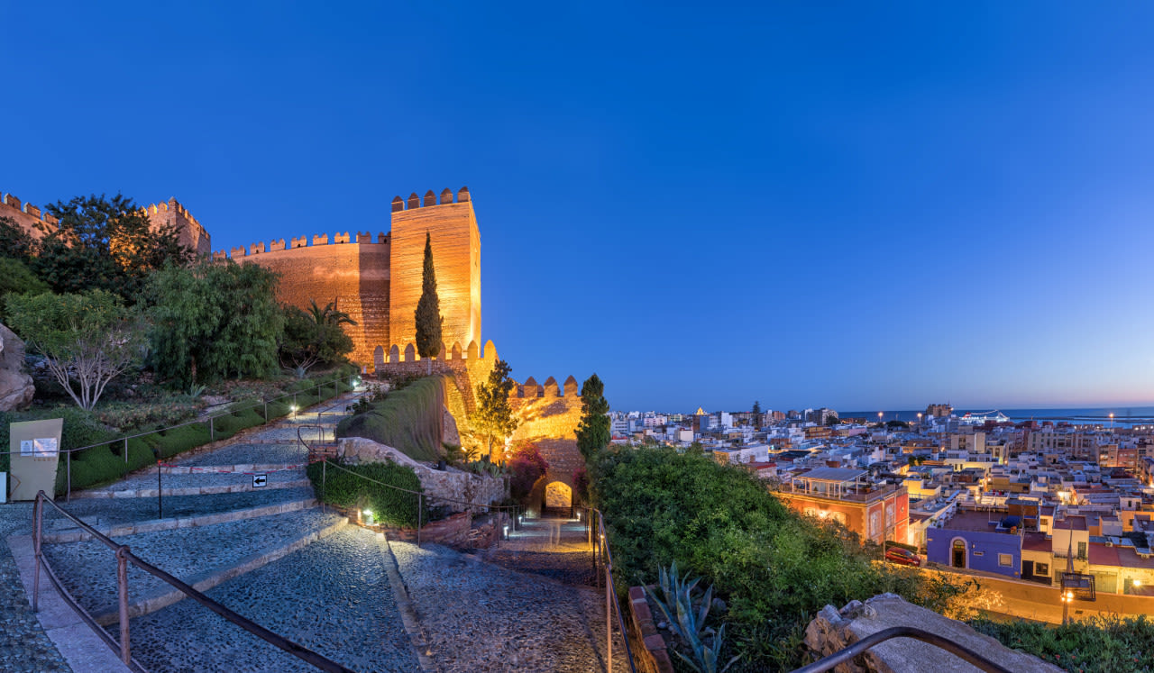Almeria Alcazaba: kasteel fort. Foto: Adobe Stock / bbsferrari.