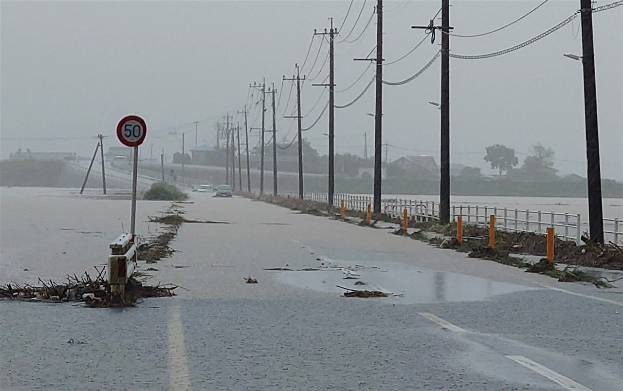 Overstromingen in Japan in 2023. Foto via ANP / EPA/JIJI PRESS