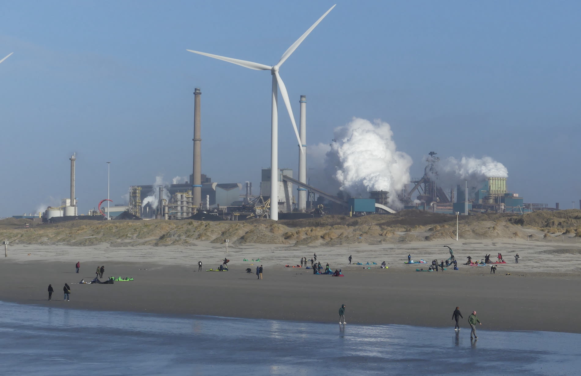 Industrie bij Wijk aan Zee. Foto: Ruud Maas