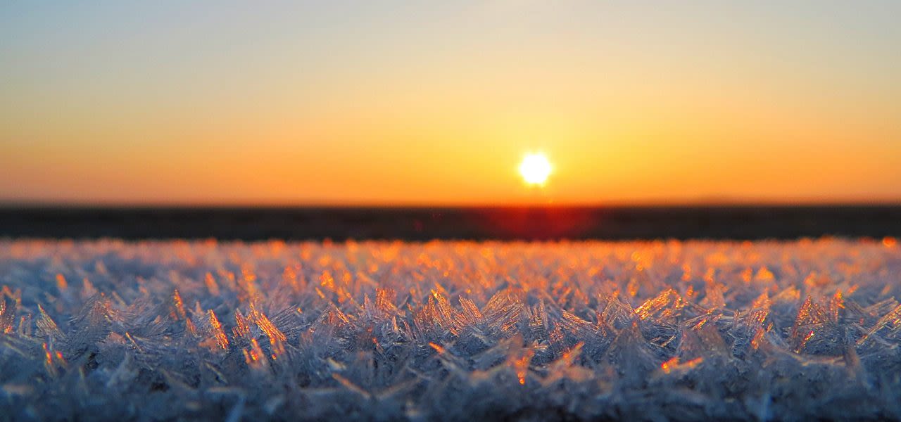 Jannes-Wiersema-Lente-officieel-kouder-dan-winter-met-vorst-en-ijs-bij-zonsopkomst-1280x600