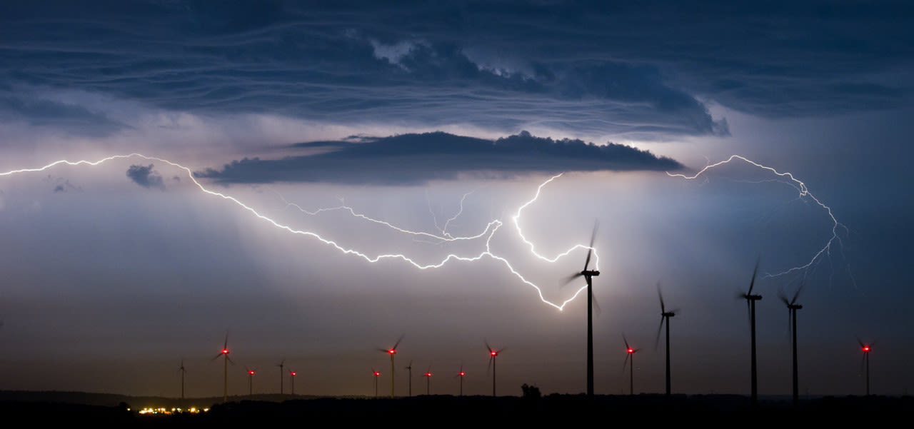 ANP-AFP-onweer-in-Duitsland-met-windmolens