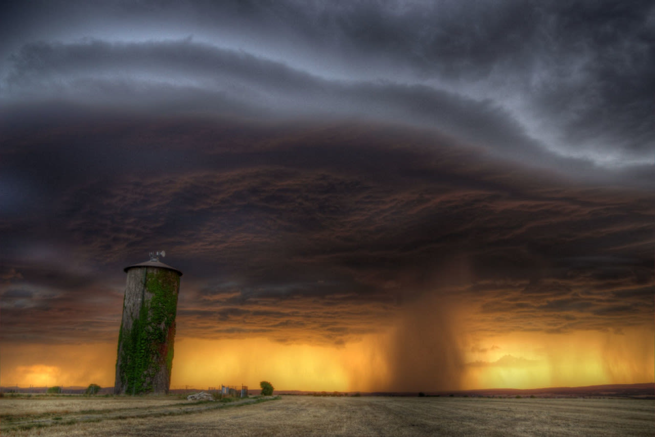 Onweer-vlak-bij-Auvergne-in-Charroux
