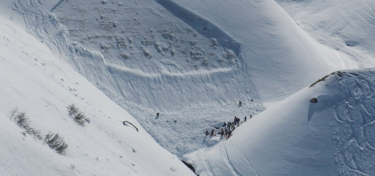 Een-lawine-in-de-Alpen-1280x600