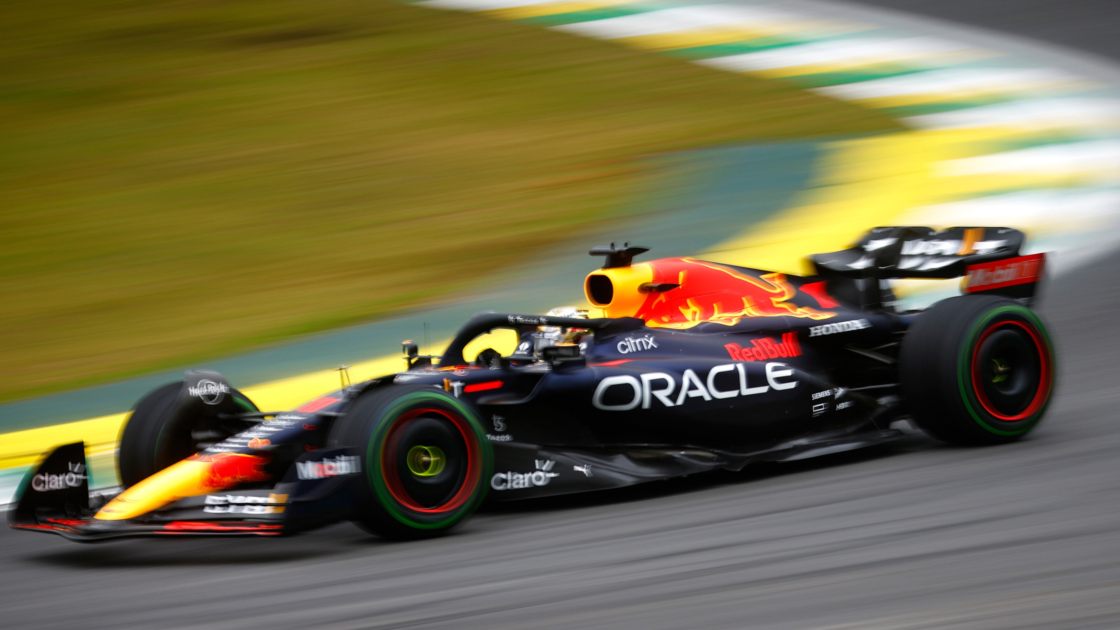 Max Verstappen tijdens de voorbereiding op de GP van Brazilië. Foto: Chris Graythen/Getty Images via Redbullcontentpool