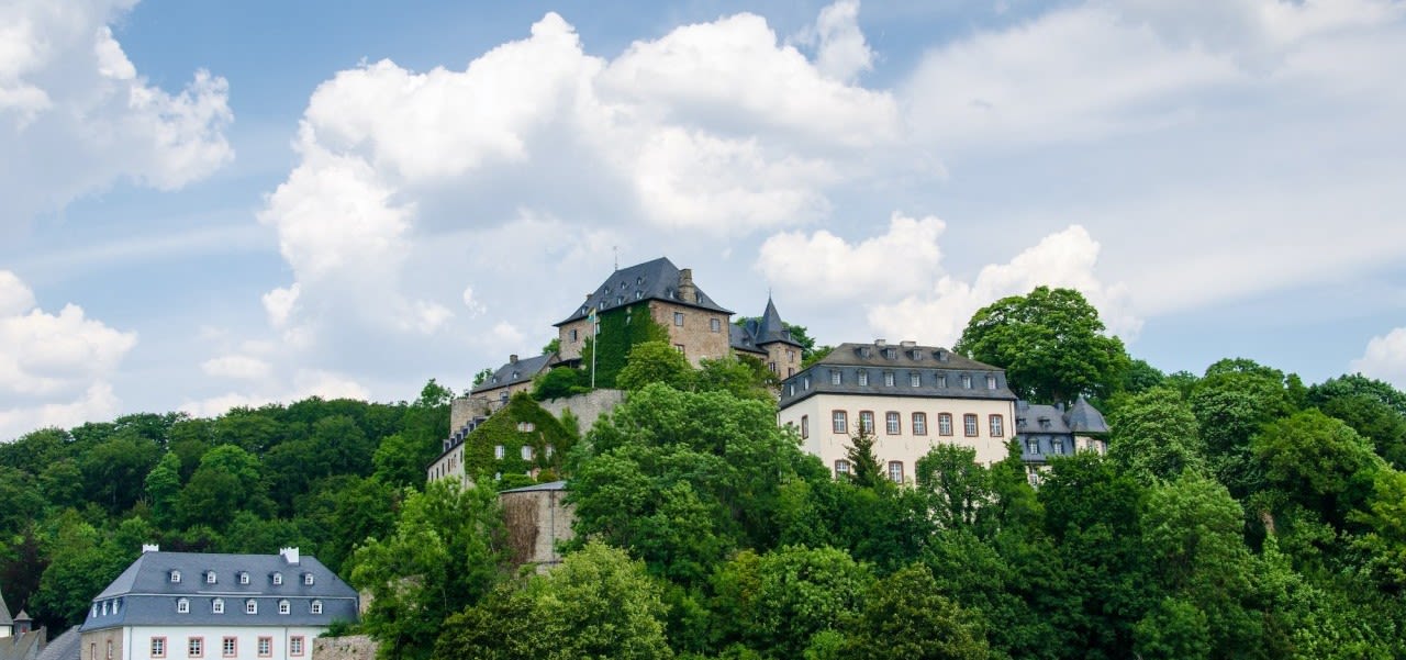 Adobe-Stock-kasteel-Blankenheim-Duitsland-Eifel-verkleind-e1595442284780