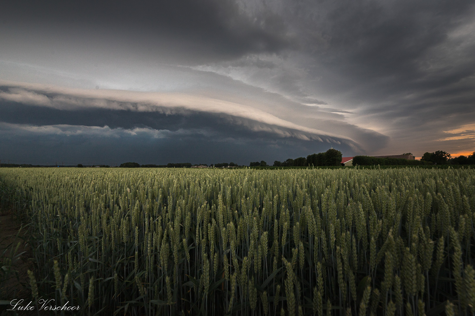 Vanavond en vannacht opnieuw stevige buien?