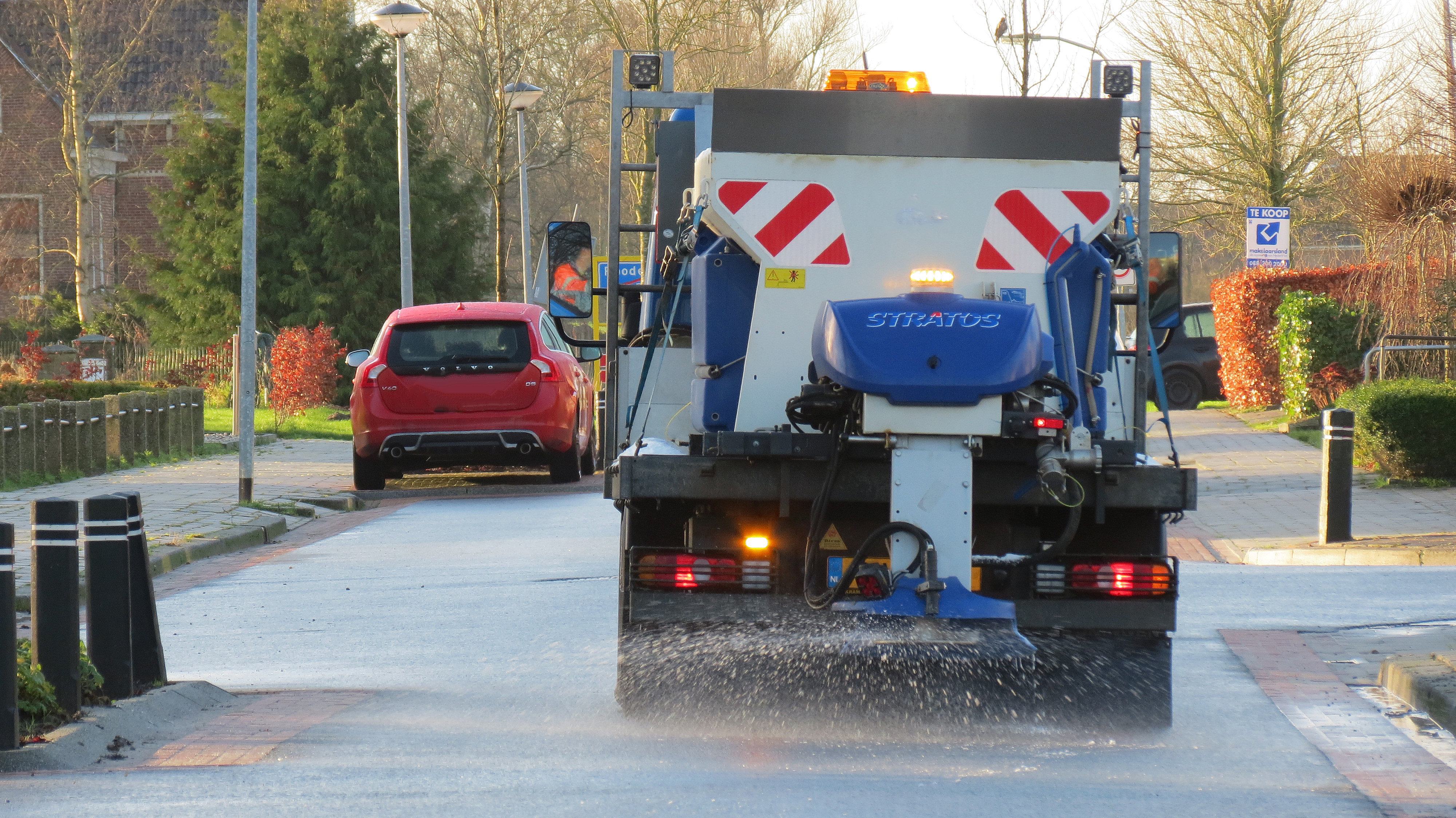 Waarom wordt er gestrooid terwijl het droog is?