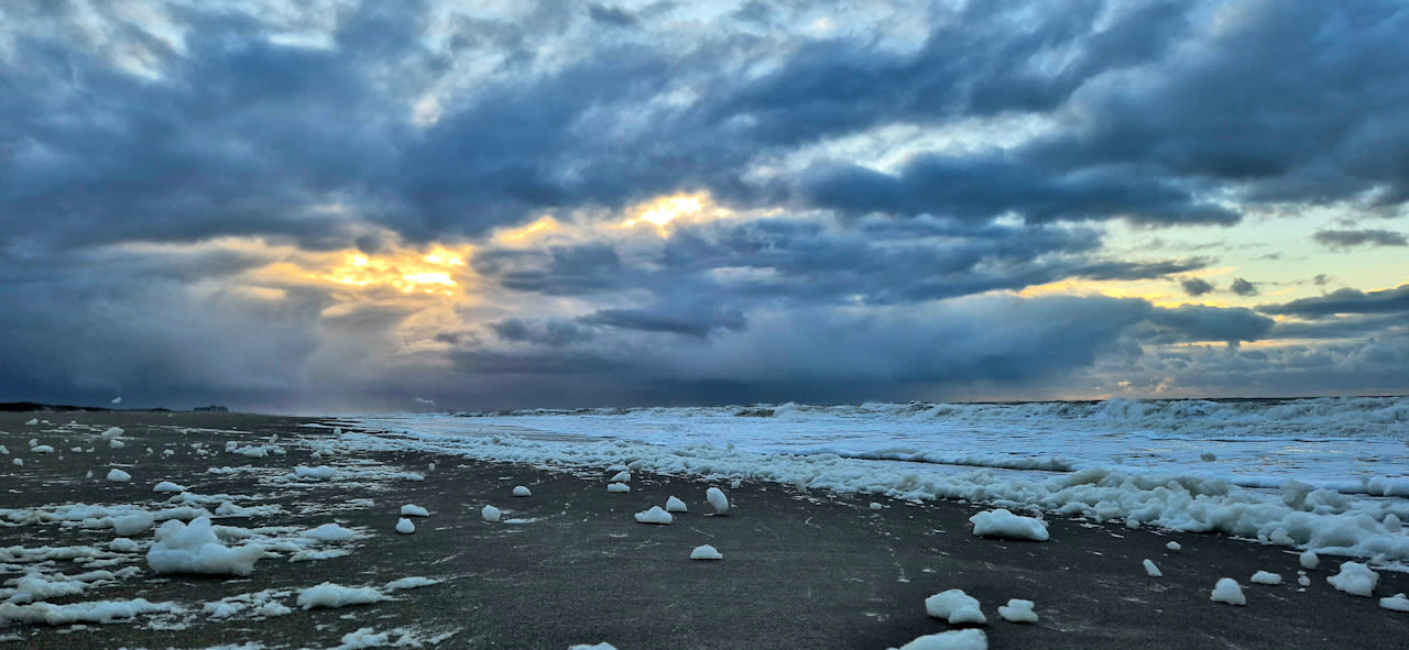 Zonsondergang aan zee. Foto: Karlijn Luijten.