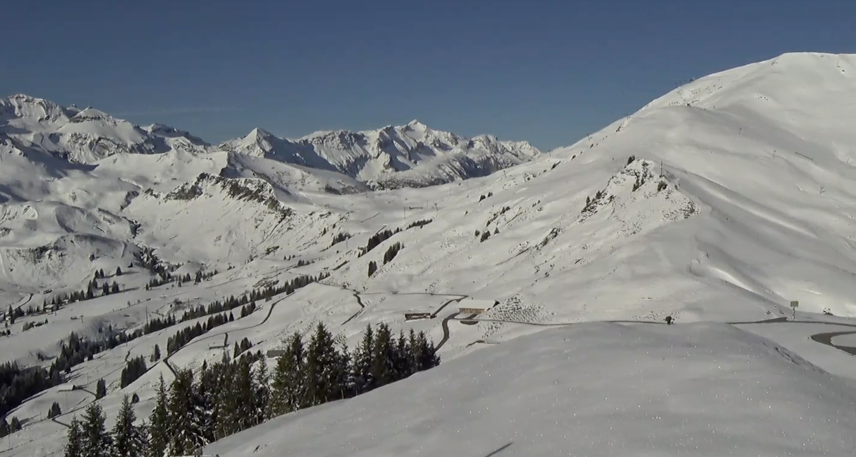 Zien: verse laag sneeuw in de Alpen 