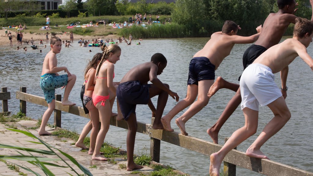 Zwemmen in Geldermalsen. Foto: Ab Donker.