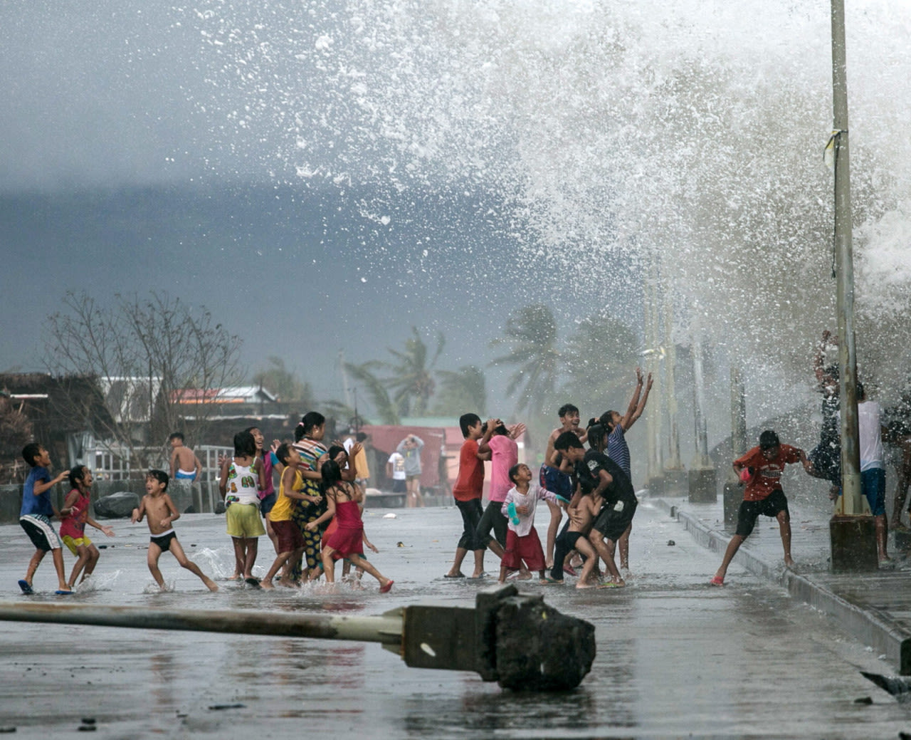 ANP-EPA-tyfoon-Kammuri-trekt-over-de-filipijnen