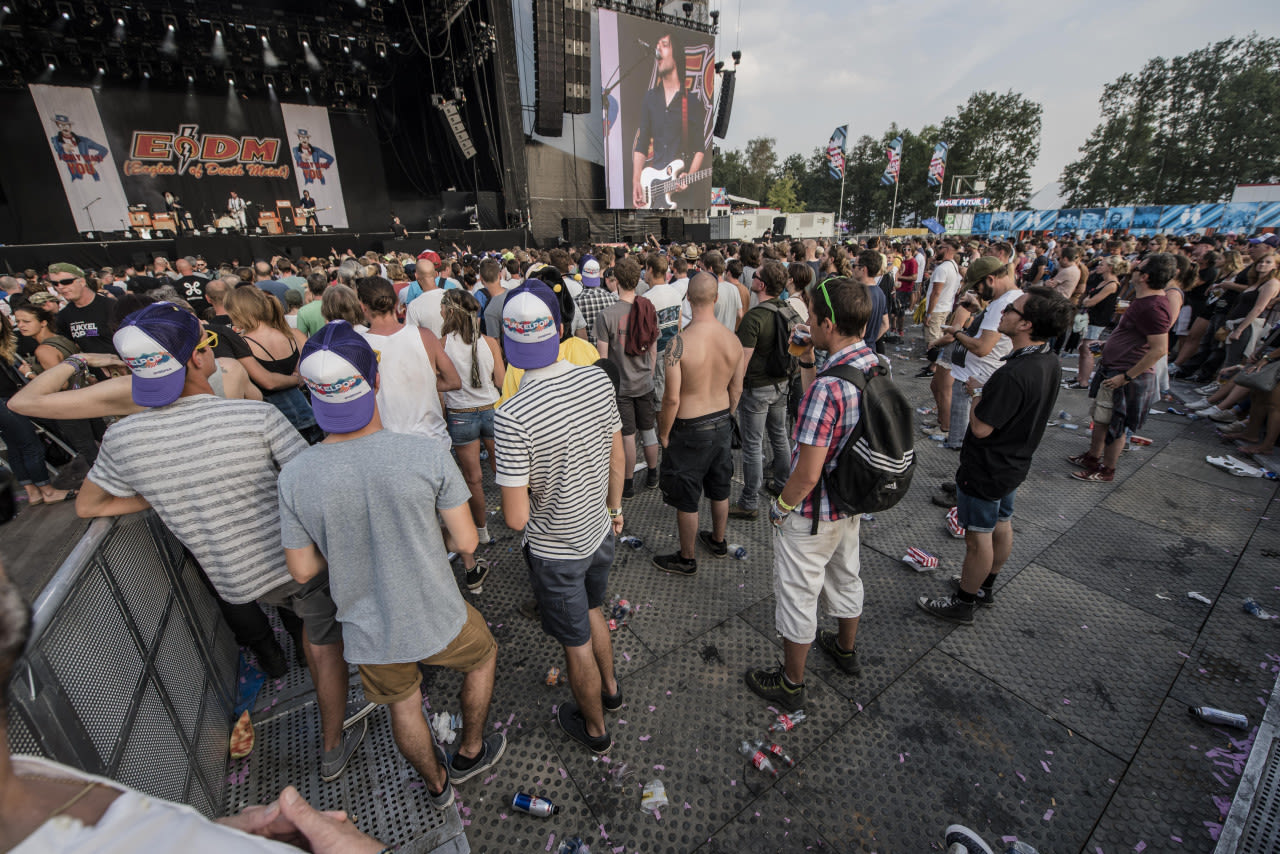 ANP-AFP-toeschouwers-kijken-naar-optreden-Pukkelpop