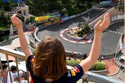 Course de Grand Prix à Monaco avec des conditions météorologiques agréables