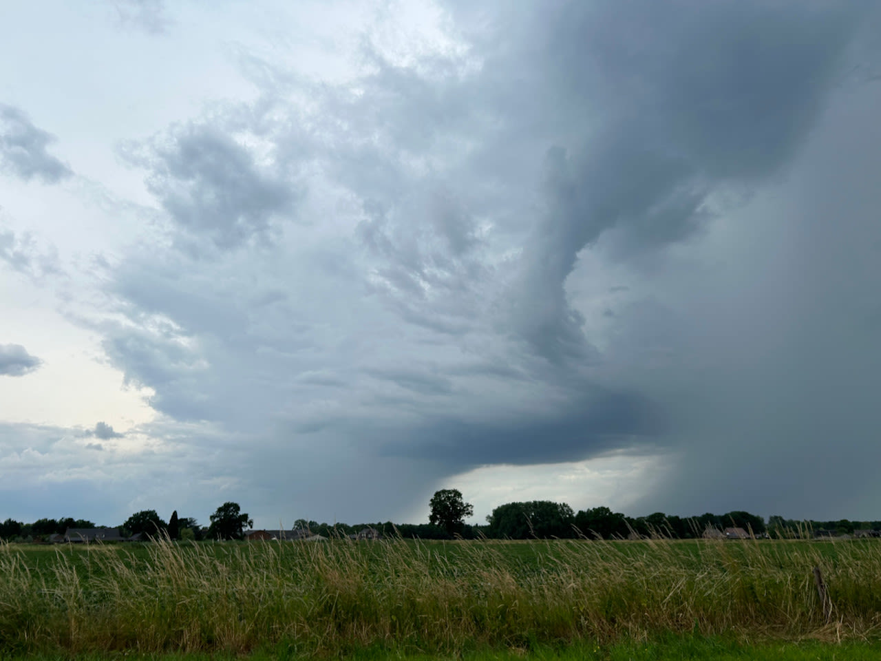 Des averses se déplacent sur la Belgique. Photo : Fred Simons 