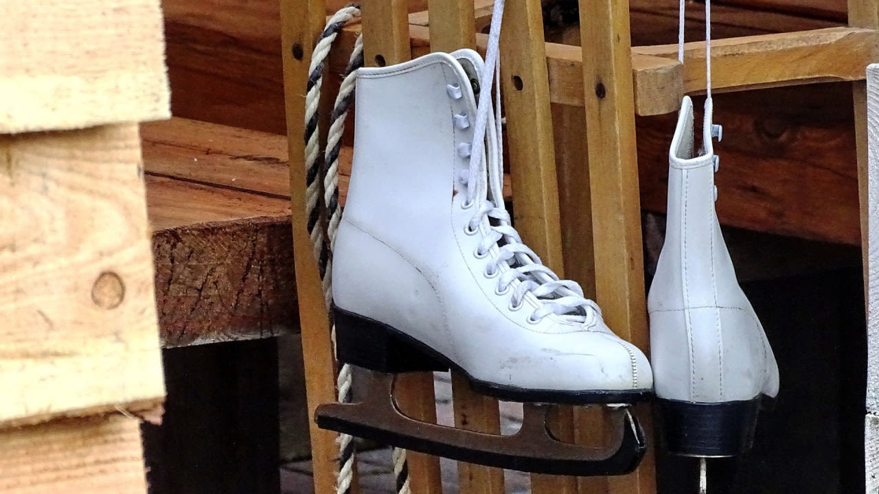 Leren schoenen kan je insmeren met schoenpoets en de veters komen weer mooi wit uit de wasmachine. Foto: Ria Brasser