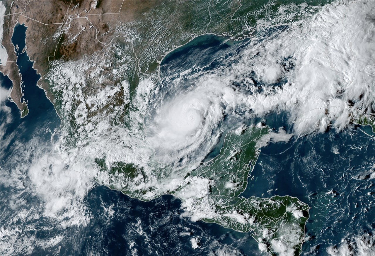 Satellietfoto met dank aan de National Oceanic and Atmospheric Administration (NOAA). Foto: ANP / NOAA / RAMMB.