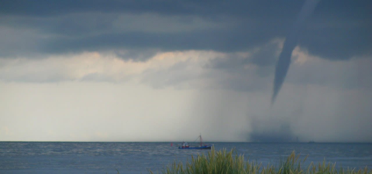 ANP-waterhoos-trekt-langs-Ameland-1280x600