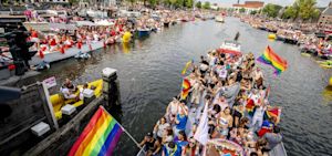 Prima weer tijdens Canal Parade in Amsterdam