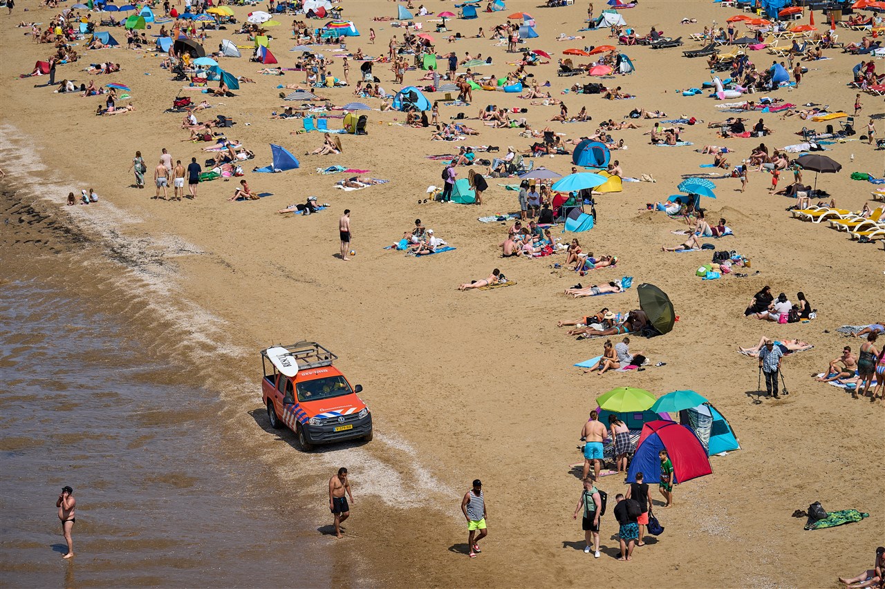 Bij mooi en warm weer zijn de stranden vaak druk. Foto: Phil Nijhuis