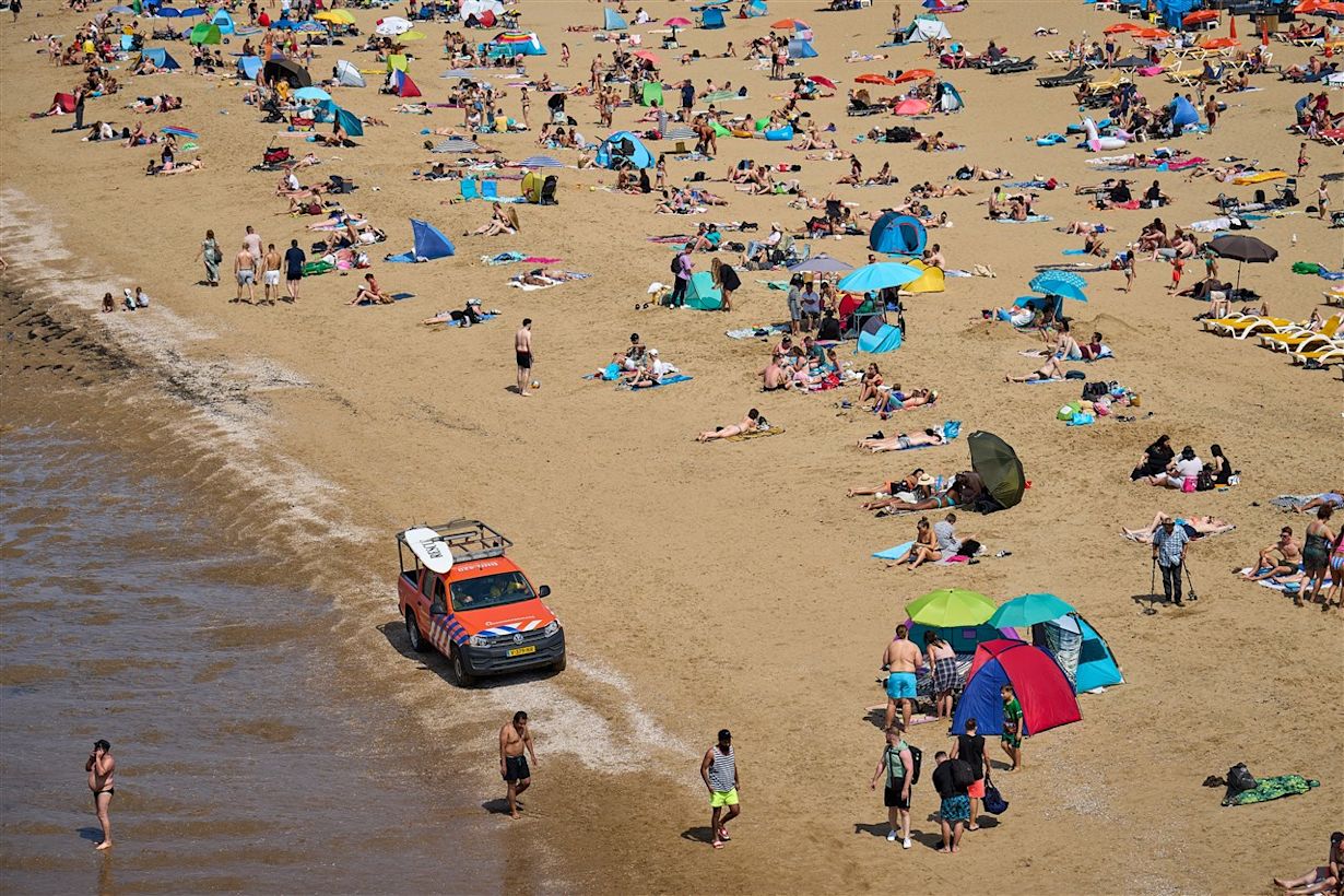 Bij mooi en warm weer zijn de stranden vaak druk. Foto: Phil Nijhuis
