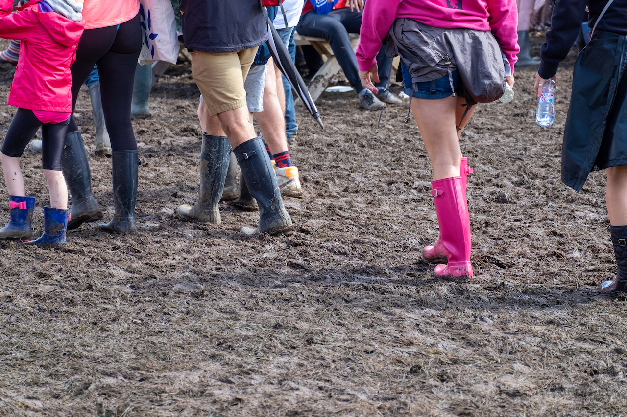 Zo overleef je een modderfestival