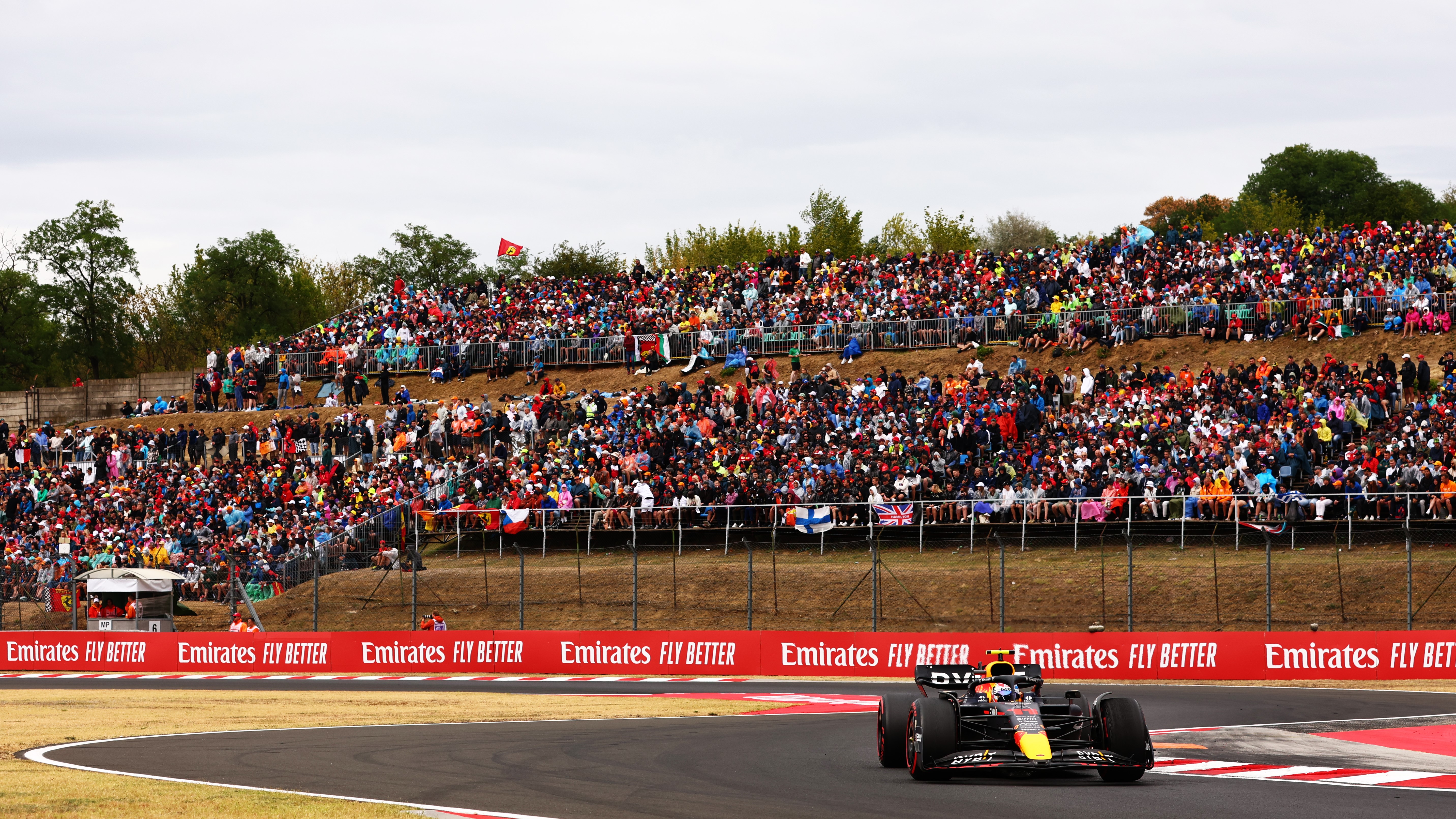 Voor de toeschouwers op de tribunes belooft het een warm weekend te worden. Foto: Francois Nel / Getty Images via Redbullcontentpool