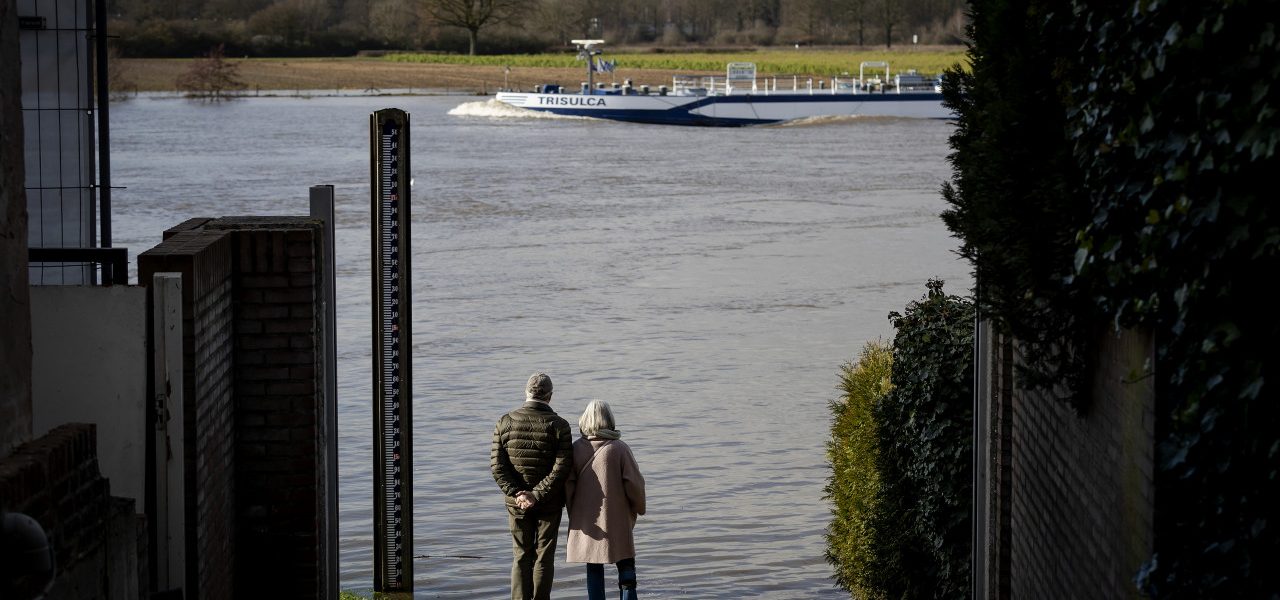 Hoogwater Limburg zakt, droog weer op komst