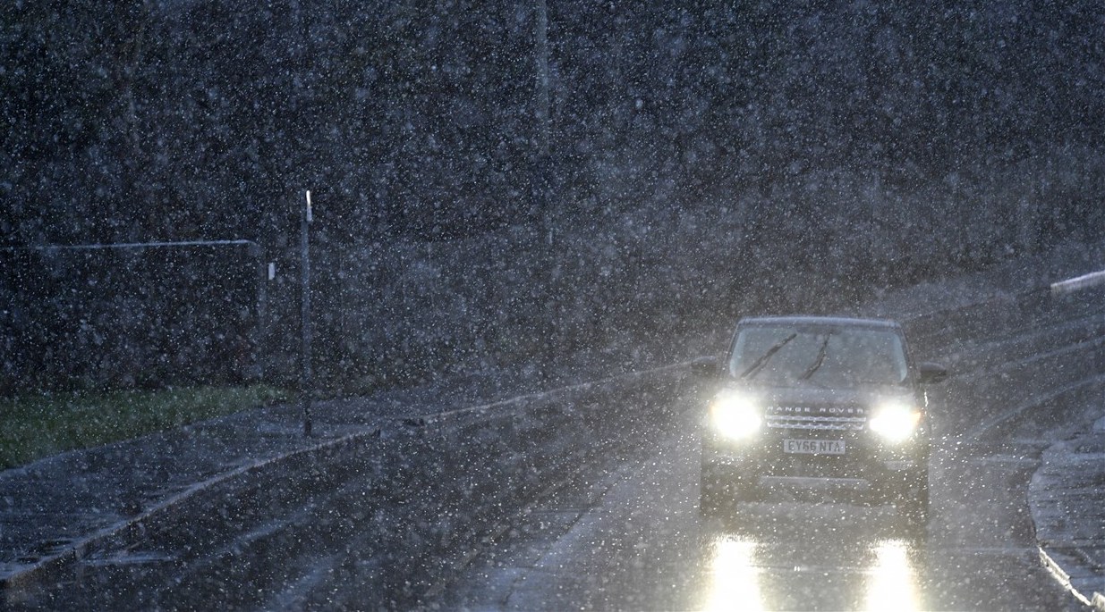 Code orange due to heavy snowfall in parts of England and Wales