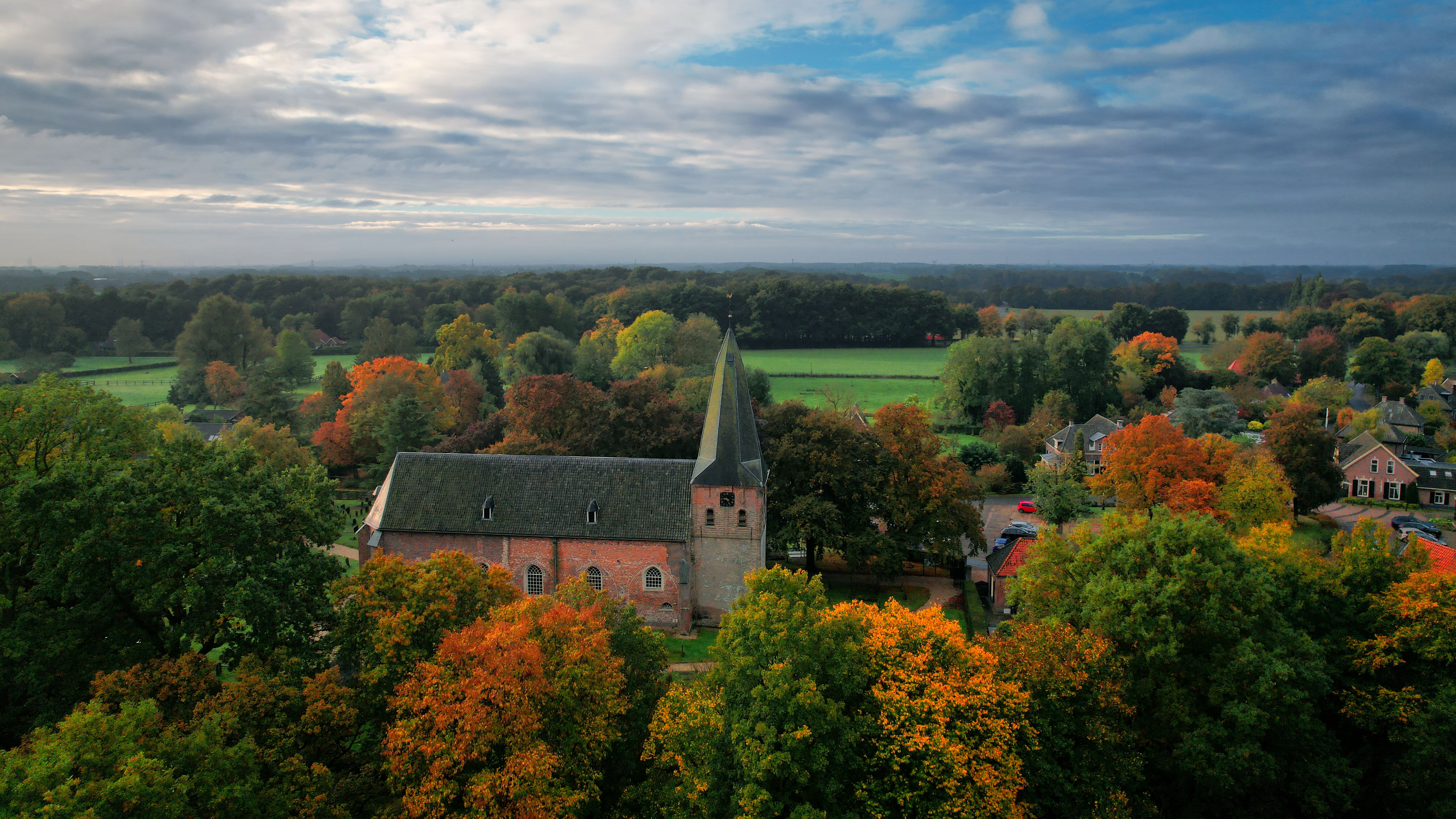 De herfstkleuren zijn nu op z'n mooist. Foto: Hans van Loenen
