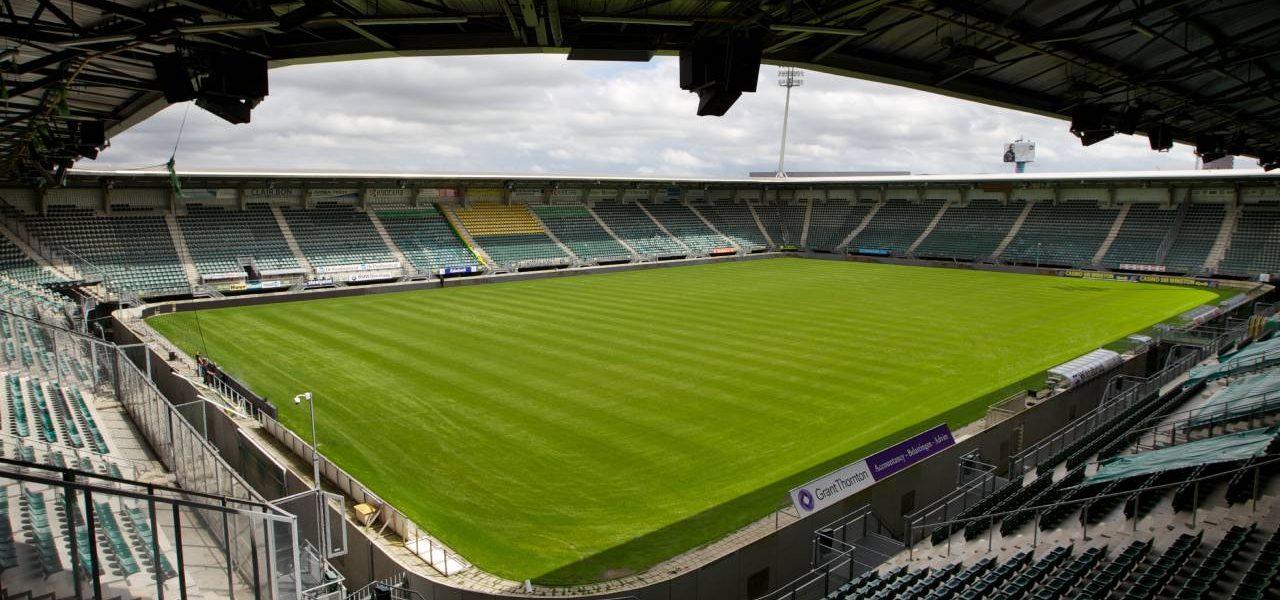 Stadion ADO Den Haag dicht bij te harde wind