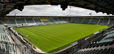 Stadion ADO Den Haag dicht bij te harde wind