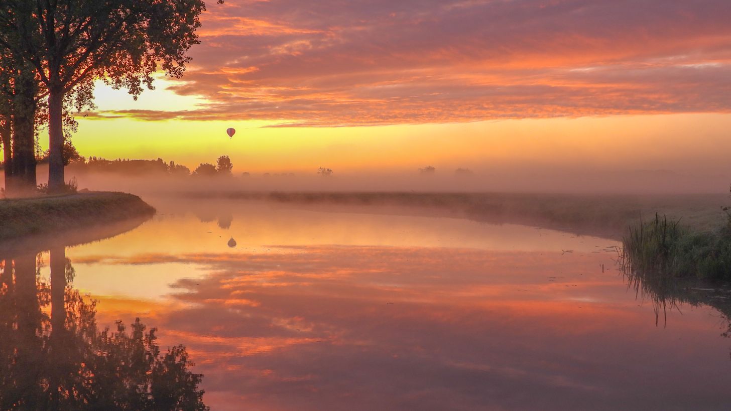 Ook in Beesd, Gelderland kleurde de lucht vanochtend felrood. Foto: Trudy Fortuijn - van Es.